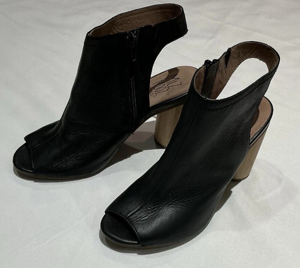 Miz Mooz Shoes Womens 7 Black Leather Open Toe wooden 2-3 inch heel